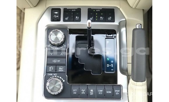 Sayi Imported Toyota Land Cruiser White Mota in Import - Dubai a estuary Sayi Imported Toyota Land Cruiser White Mota in Import - Dubai a estuary