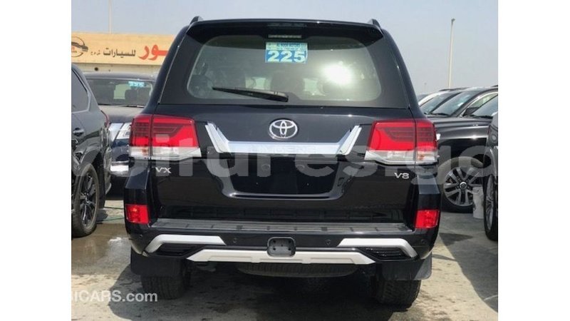 Big with watermark toyota land cruiser estuaire import dubai 6752