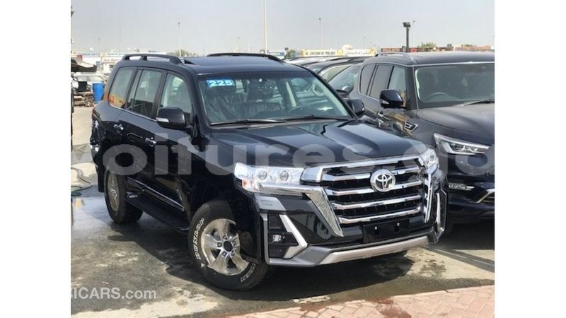 Big with watermark toyota land cruiser estuary import dubai 6752