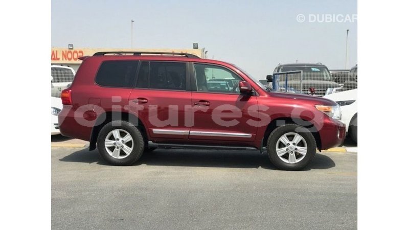 Big with watermark toyota land cruiser estuary import dubai 6756