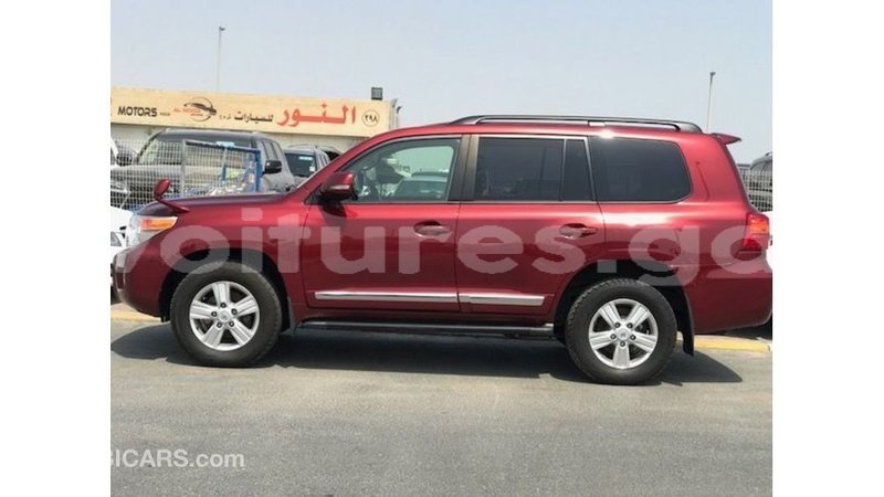 Big with watermark toyota land cruiser estuary import dubai 6756