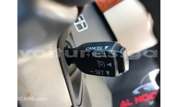 Acheter Import Voiture Toyota Land Cruiser Rouge à Import - Dubai, Estuaire Acheter Import Voiture Toyota Land Cruiser Rouge à Import - Dubai, Estuaire