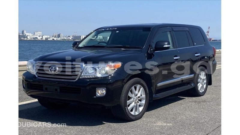 Big with watermark toyota land cruiser estuaire import dubai 6757