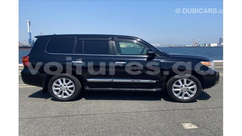 Big with watermark toyota land cruiser estuary import dubai 6757