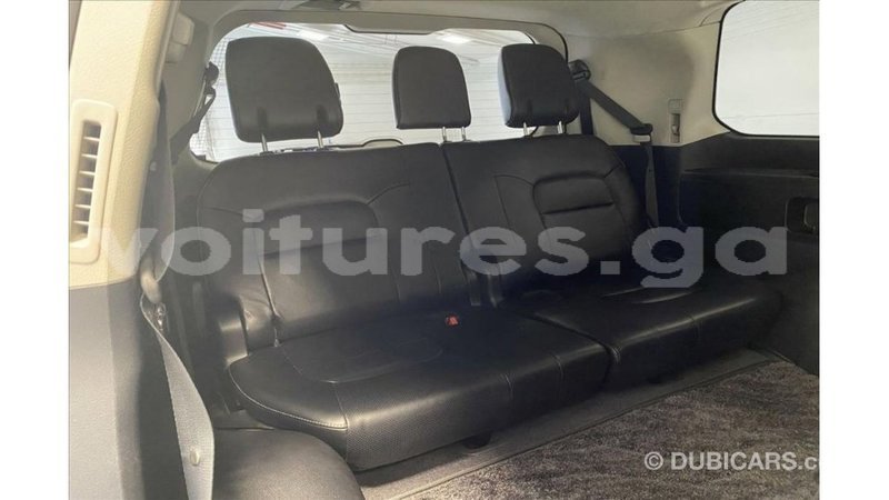 Big with watermark toyota land cruiser estuary import dubai 6757