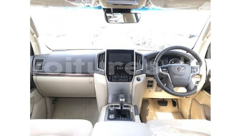 Big with watermark toyota land cruiser estuary import dubai 6758