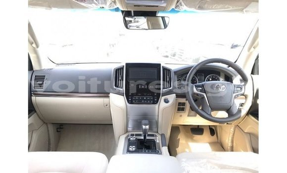 Sayi Imported Toyota Land Cruiser White Mota in Import - Dubai a estuary Sayi Imported Toyota Land Cruiser White Mota in Import - Dubai a estuary