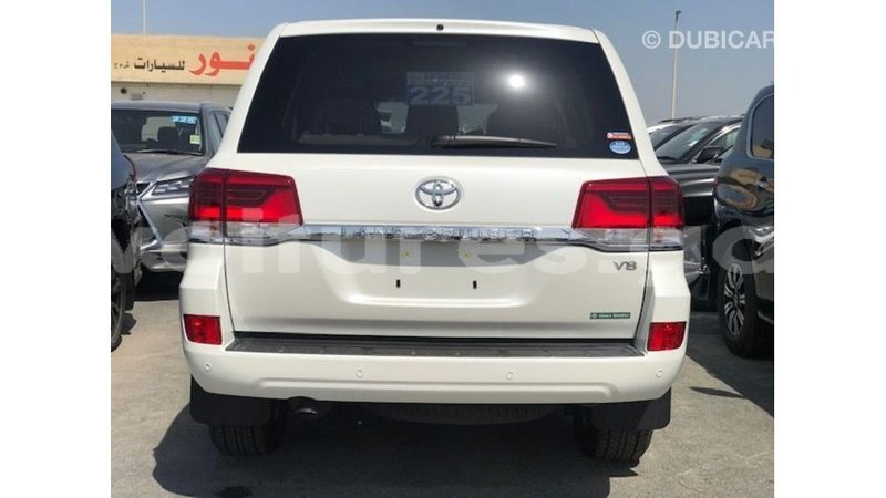 Big with watermark toyota land cruiser estuary import dubai 6758