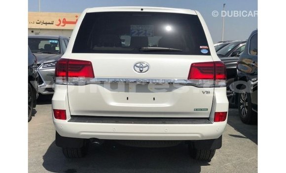 Sayi Imported Toyota Land Cruiser White Mota in Import - Dubai a estuary Sayi Imported Toyota Land Cruiser White Mota in Import - Dubai a estuary