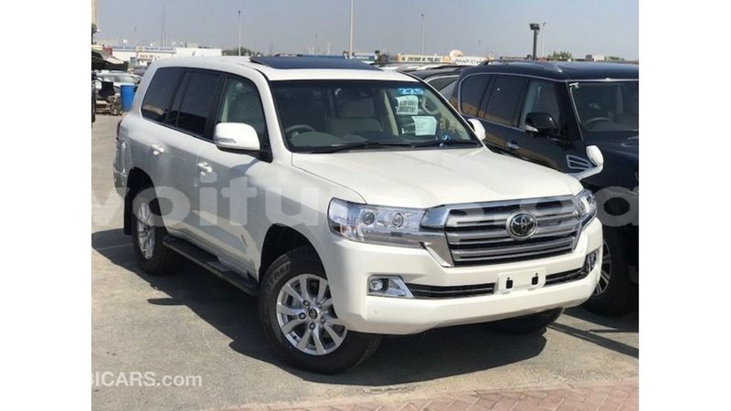 Big with watermark toyota land cruiser estuaire import dubai 6758