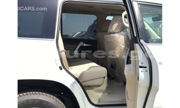 Sayi Imported Toyota Land Cruiser White Mota in Import - Dubai a estuary Sayi Imported Toyota Land Cruiser White Mota in Import - Dubai a estuary