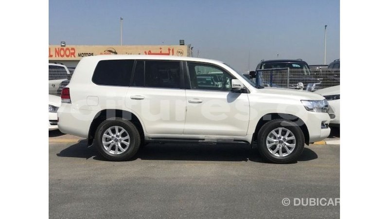 Big with watermark toyota land cruiser estuary import dubai 6758