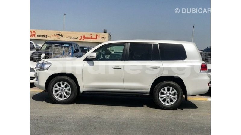 Big with watermark toyota land cruiser estuary import dubai 6758