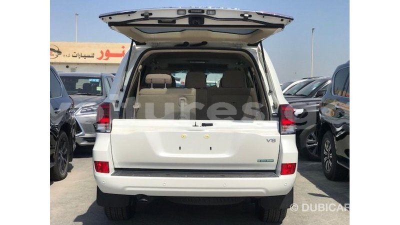 Big with watermark toyota land cruiser estuaire import dubai 6758