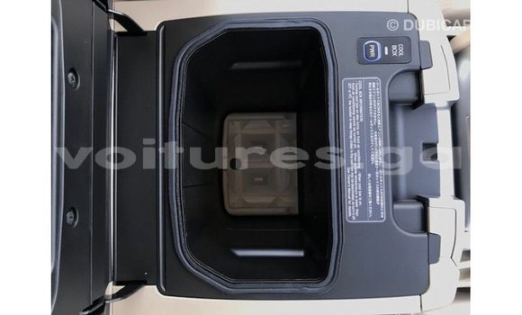 Sayi Imported Toyota Land Cruiser White Mota in Import - Dubai a estuary Sayi Imported Toyota Land Cruiser White Mota in Import - Dubai a estuary