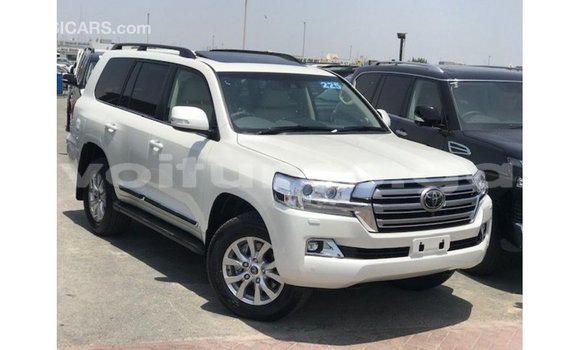 Buy Import Toyota Land Cruiser White Car in Import - Dubai in Estuary Buy Import Toyota Land Cruiser White Car in Import - Dubai in Estuary