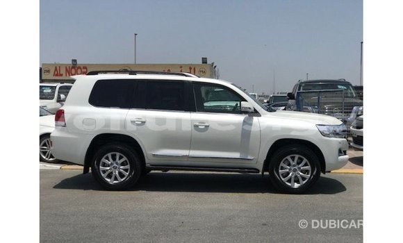 Buy Import Toyota Land Cruiser White Car in Import - Dubai in Estuary Buy Import Toyota Land Cruiser White Car in Import - Dubai in Estuary