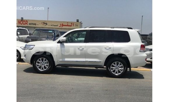 Buy Import Toyota Land Cruiser White Car in Import - Dubai in Estuary Buy Import Toyota Land Cruiser White Car in Import - Dubai in Estuary