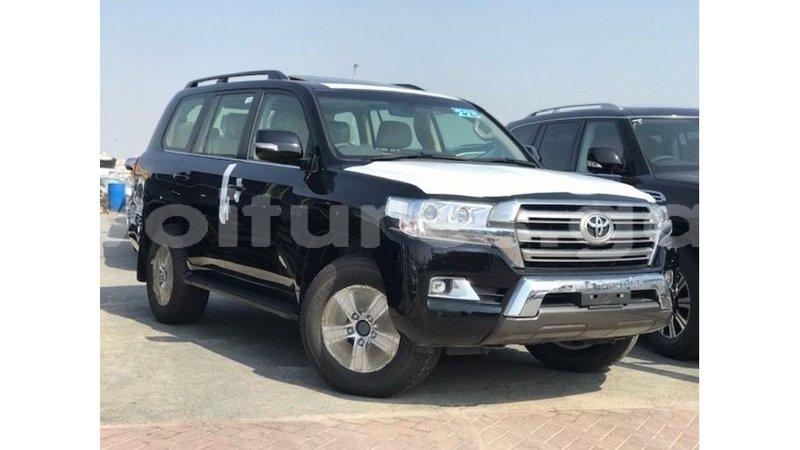 Big with watermark toyota land cruiser estuary import dubai 6766