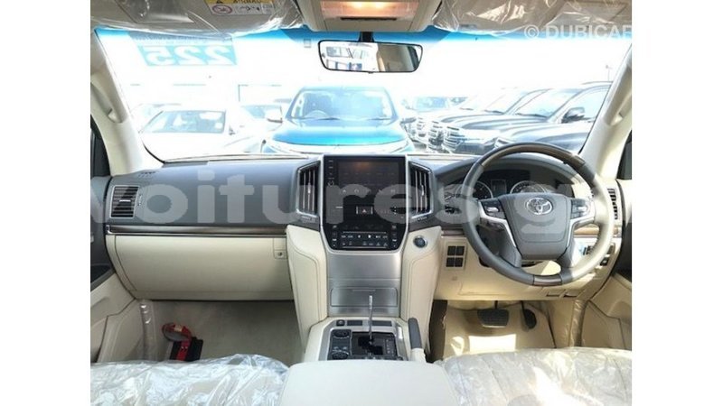 Big with watermark toyota land cruiser estuary import dubai 6766