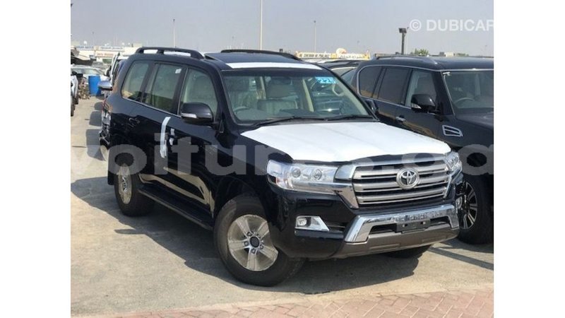 Big with watermark toyota land cruiser estuary import dubai 6766