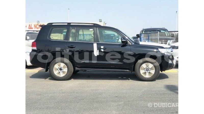 Big with watermark toyota land cruiser estuary import dubai 6766