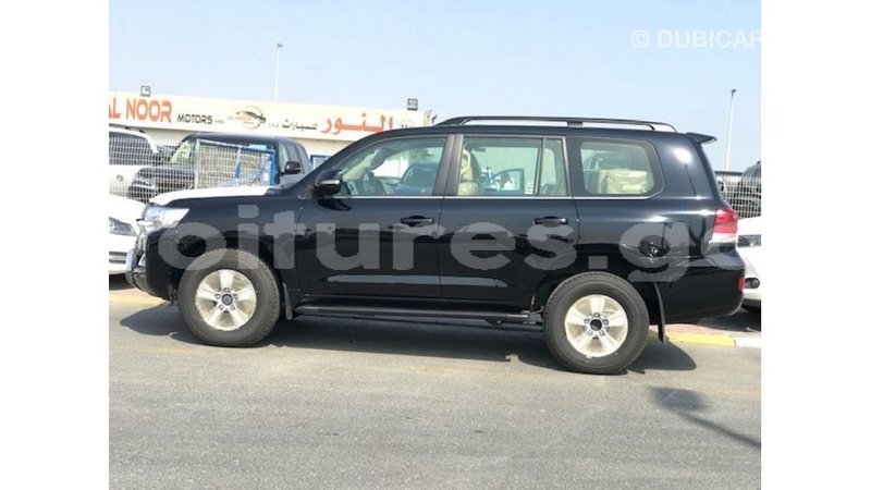 Big with watermark toyota land cruiser estuary import dubai 6766