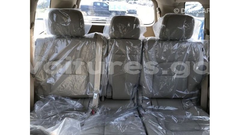 Big with watermark toyota land cruiser estuary import dubai 6766