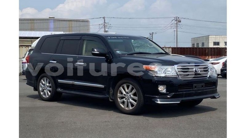 Big with watermark toyota land cruiser estuary import dubai 6768