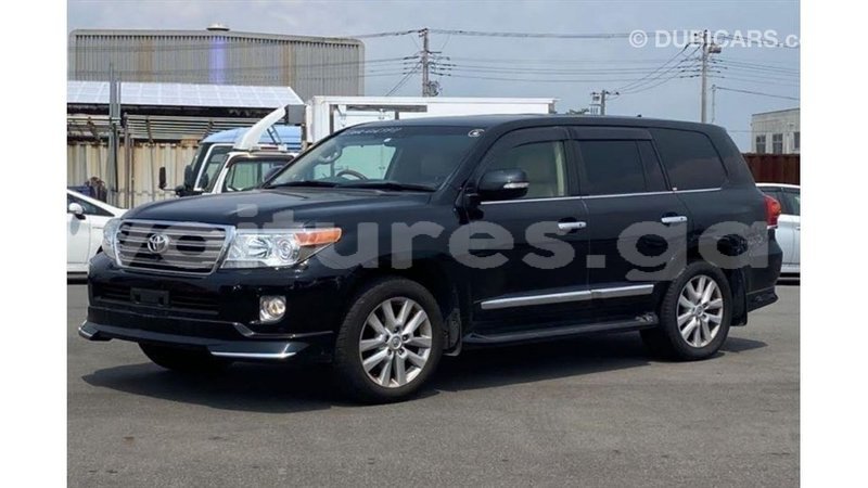 Big with watermark toyota land cruiser estuary import dubai 6768