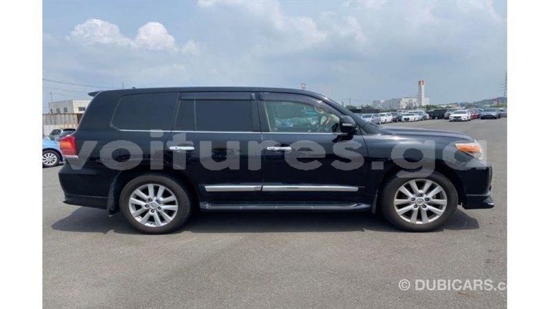 Big with watermark toyota land cruiser estuary import dubai 6768