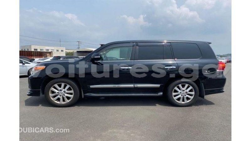 Big with watermark toyota land cruiser estuary import dubai 6768