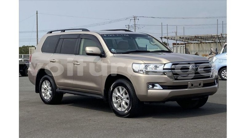 Big with watermark toyota land cruiser estuary import dubai 6770