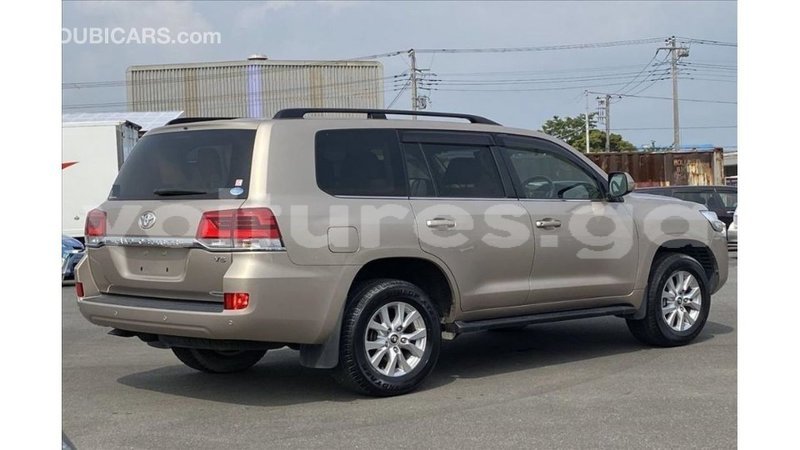 Big with watermark toyota land cruiser estuary import dubai 6770