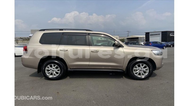 Big with watermark toyota land cruiser estuary import dubai 6770