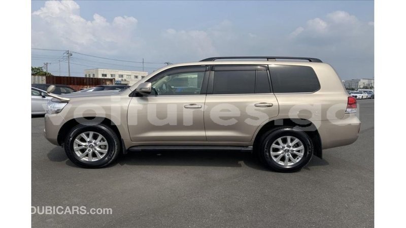 Big with watermark toyota land cruiser estuary import dubai 6770