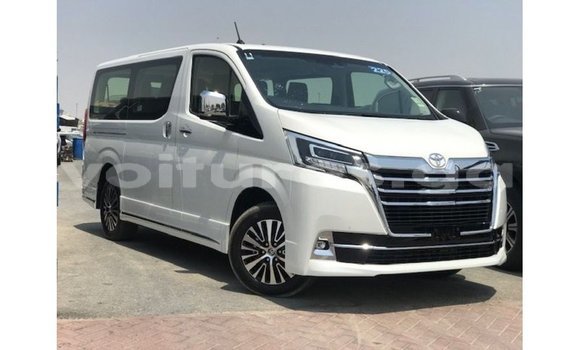 Buy Import Toyota Granvia White Car in Import - Dubai in Estuary