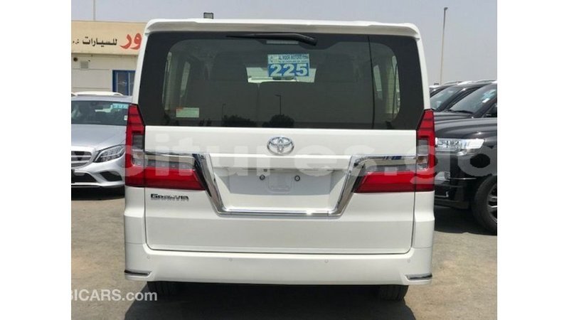 Big with watermark toyota granvia estuary import dubai 6771