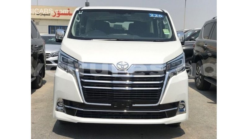 Big with watermark toyota granvia estuary import dubai 6771