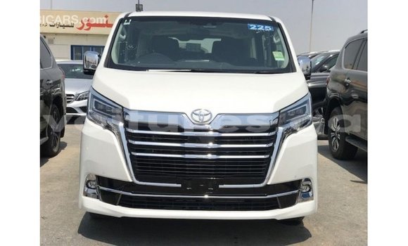 Sayi Imported Toyota Granvia White Mota in Import - Dubai a estuary Sayi Imported Toyota Granvia White Mota in Import - Dubai a estuary