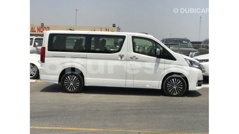 Big with watermark toyota granvia estuary import dubai 6771