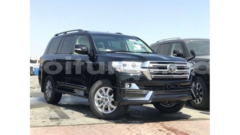 Big with watermark toyota land cruiser estuary import dubai 6773