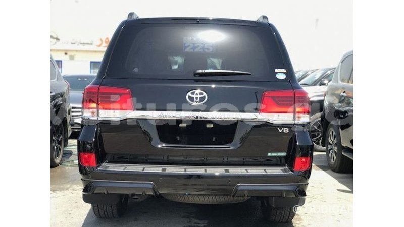 Big with watermark toyota land cruiser estuary import dubai 6773