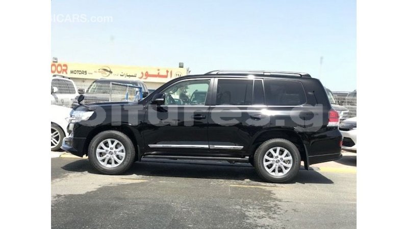 Big with watermark toyota land cruiser estuary import dubai 6773