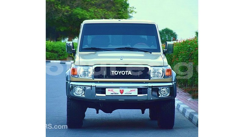 Big with watermark toyota land cruiser estuary import dubai 6774