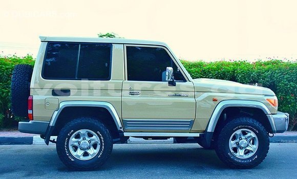Acheter Import Voiture Toyota Land Cruiser Beige à Import - Dubai, Estuaire Acheter Import Voiture Toyota Land Cruiser Beige à Import - Dubai, Estuaire