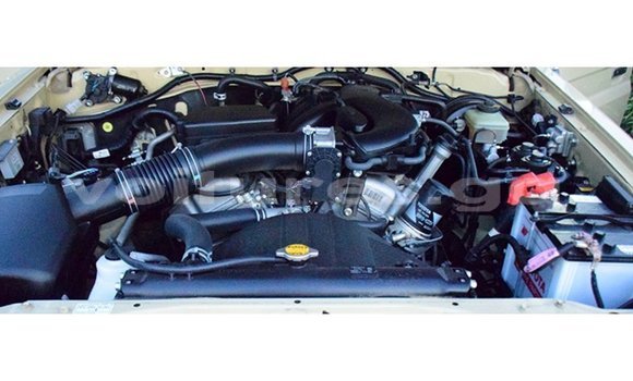 Acheter Import Voiture Toyota Land Cruiser Beige à Import - Dubai, Estuaire Acheter Import Voiture Toyota Land Cruiser Beige à Import - Dubai, Estuaire