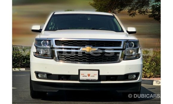 Acheter Import Voiture Chevrolet Tahoe Blanc à Import - Dubai, Estuaire Acheter Import Voiture Chevrolet Tahoe Blanc à Import - Dubai, Estuaire