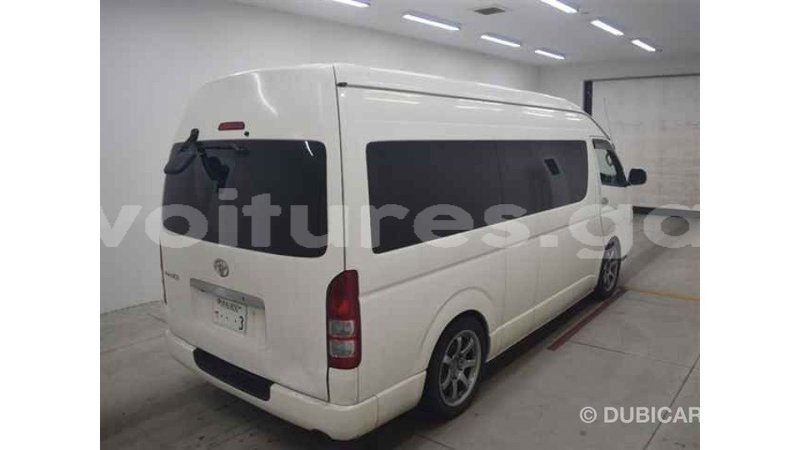 Big with watermark toyota hiace estuary import dubai 6779