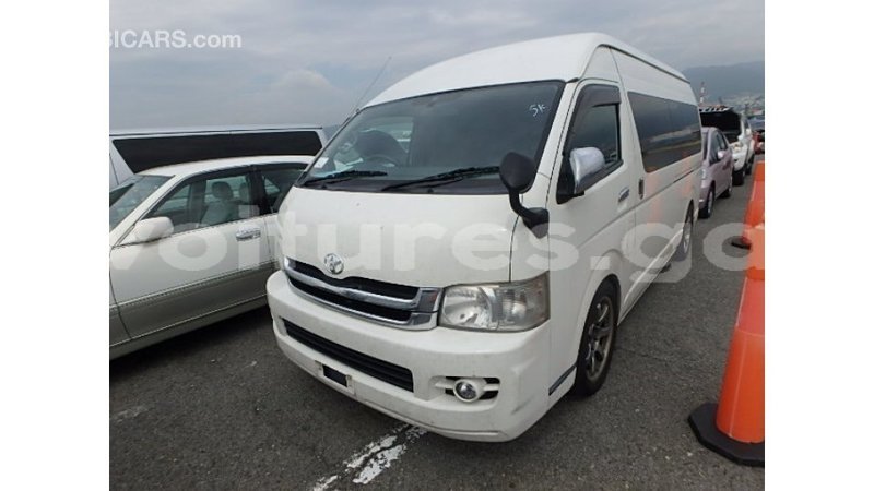 Big with watermark toyota hiace estuary import dubai 6779